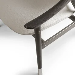 Amerigo Dehors Poltrona in Tessuto Bianco e Gambe in Legno di Frassino