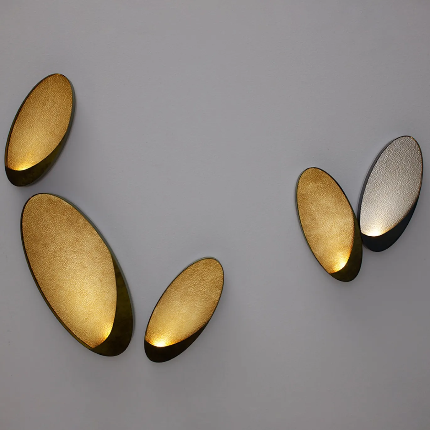 Applique a tre petali in metallo di Mammini Candido