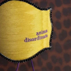 Applique da parete Gianna in tessuto moiré giallo con ricamo