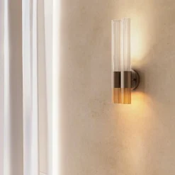 Applique doppia Sbàrlusc in vetro rosso e ottone champagne di Isacco Brioschi