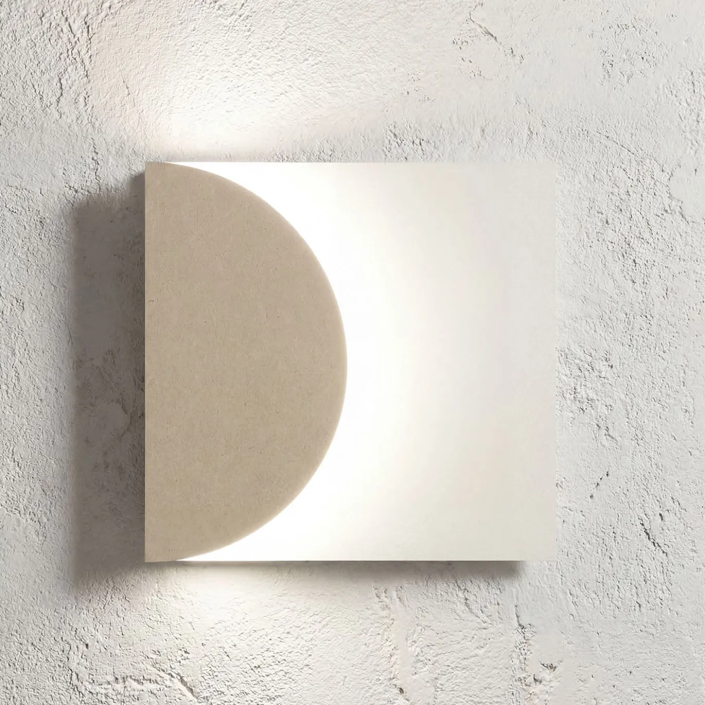 Applique Modulare D in ferro con finitura bianca e pietra beige