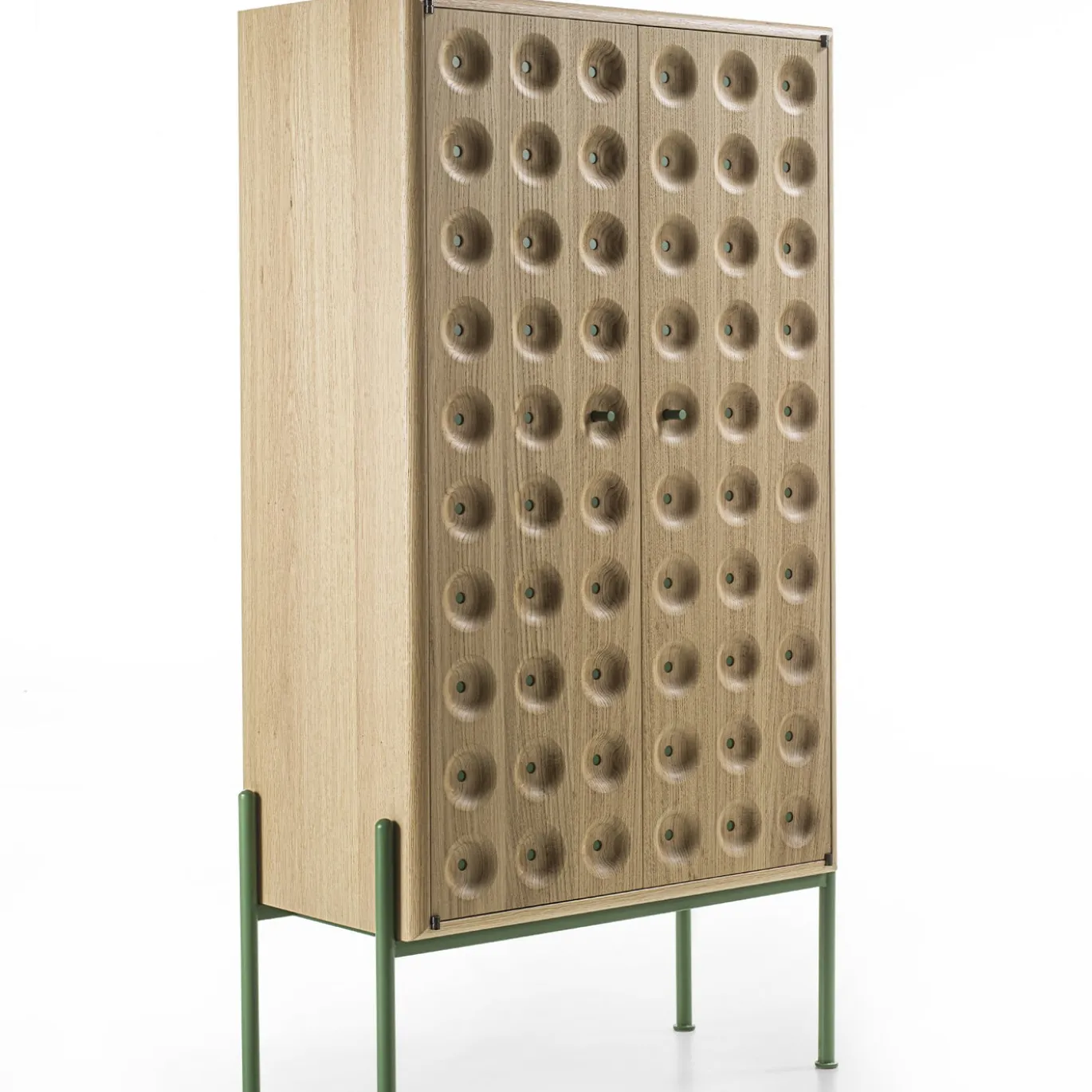 Armadio in legno di rovere Breathe con base e dettagli in ferro verde