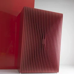 Armadio rosso misto di Karim Rashid