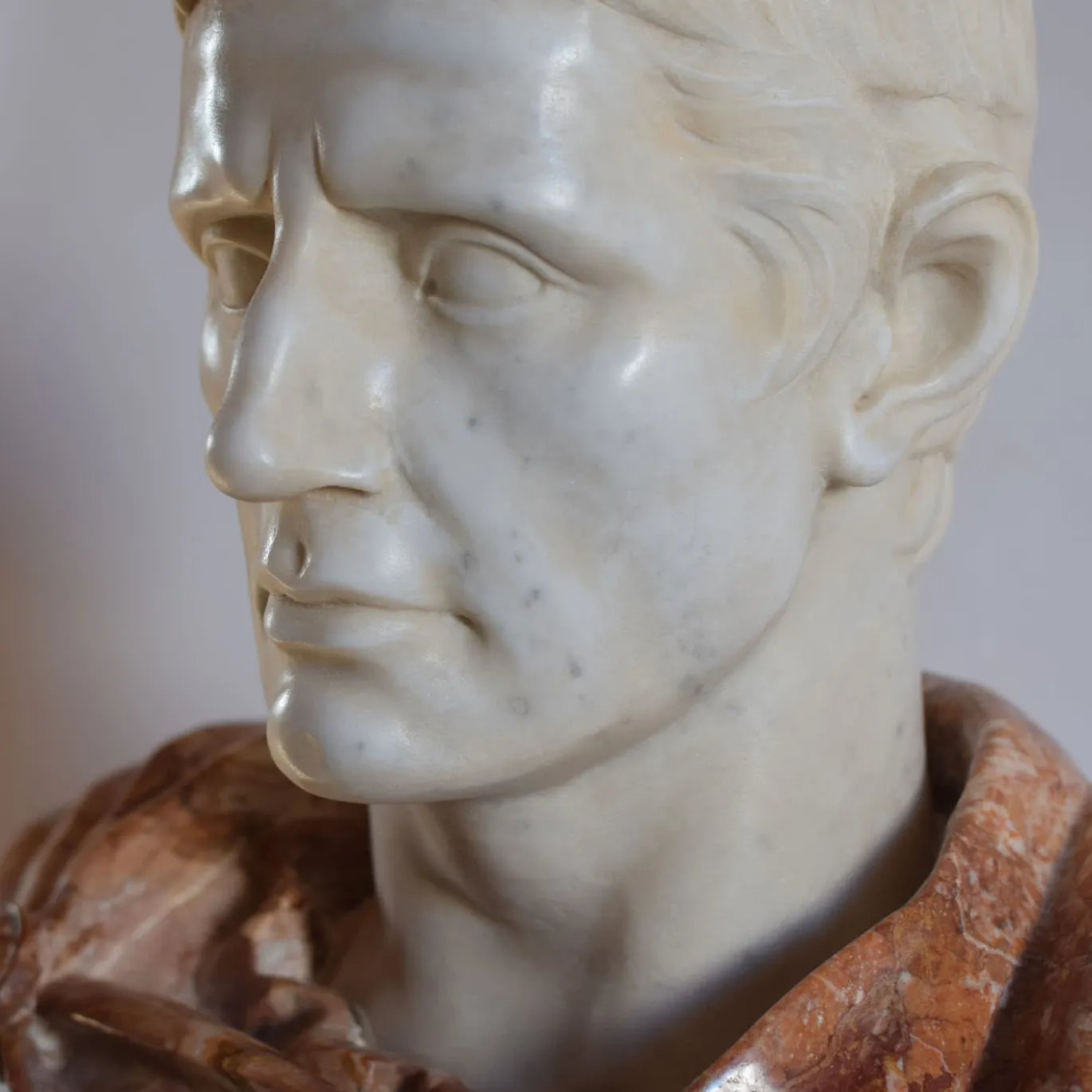 Busto in marmo dell'imperatore Ottaviano Augusto