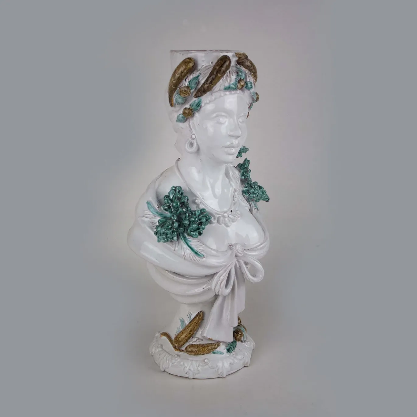 Busto scultura invernale in ceramica