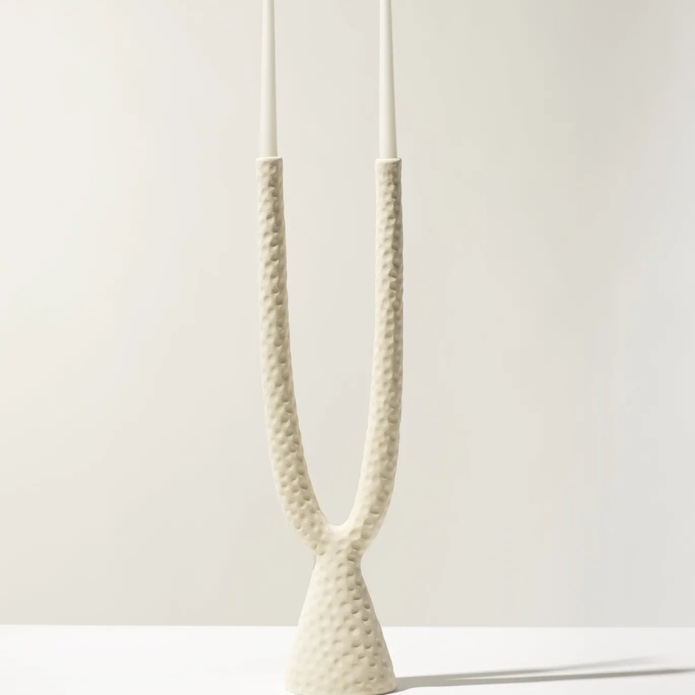 Candelabro Beta in ceramica cornsilk opaca