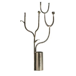 Candelabro doppio in ferro grigio con vaso di Debonademeo