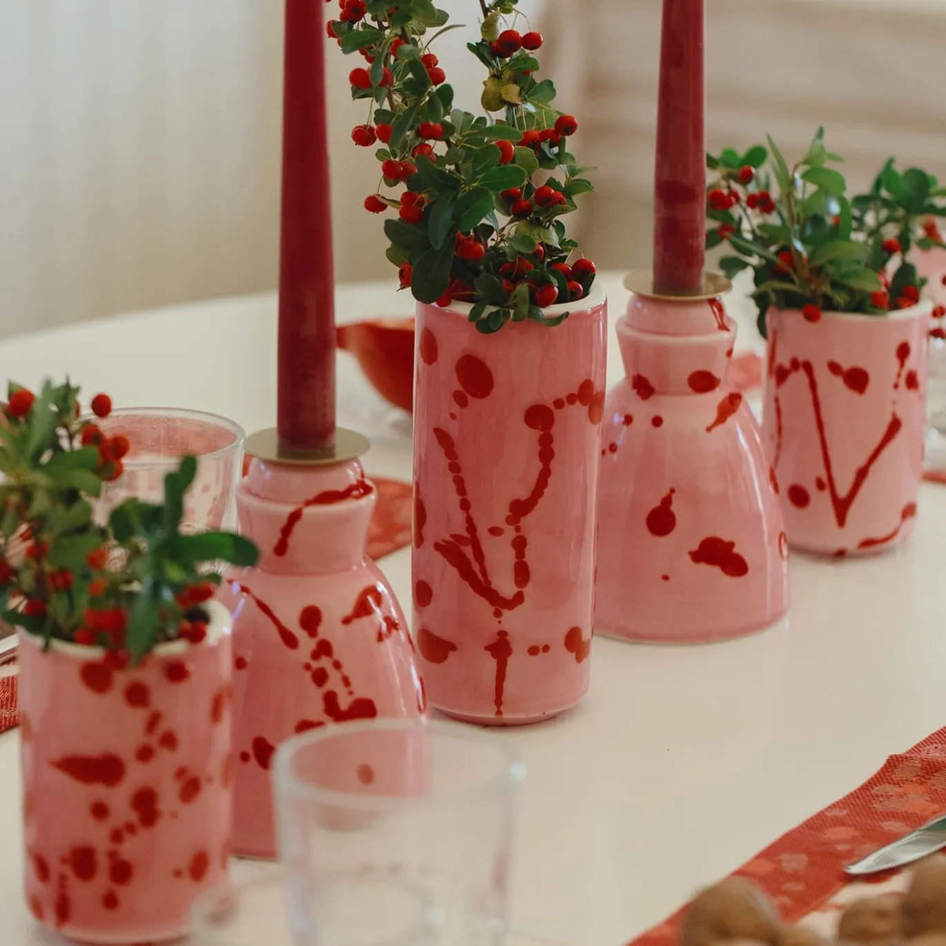 Candeliere in ceramica fucsia con 4 candele profumate