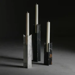 Candeliere in marmo nero e oro Trinity S
