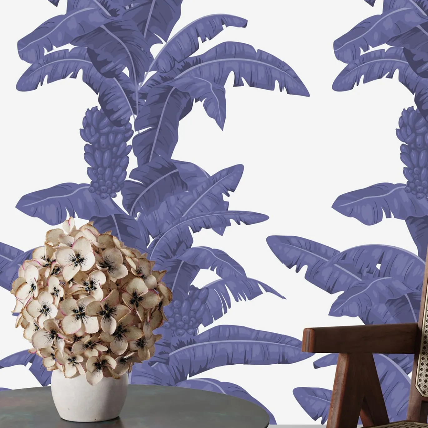 Carta da parati blu con foglie tropicali