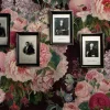Carta da Parati Botanica Drammatica con Fiori di Peonia per Decorazioni