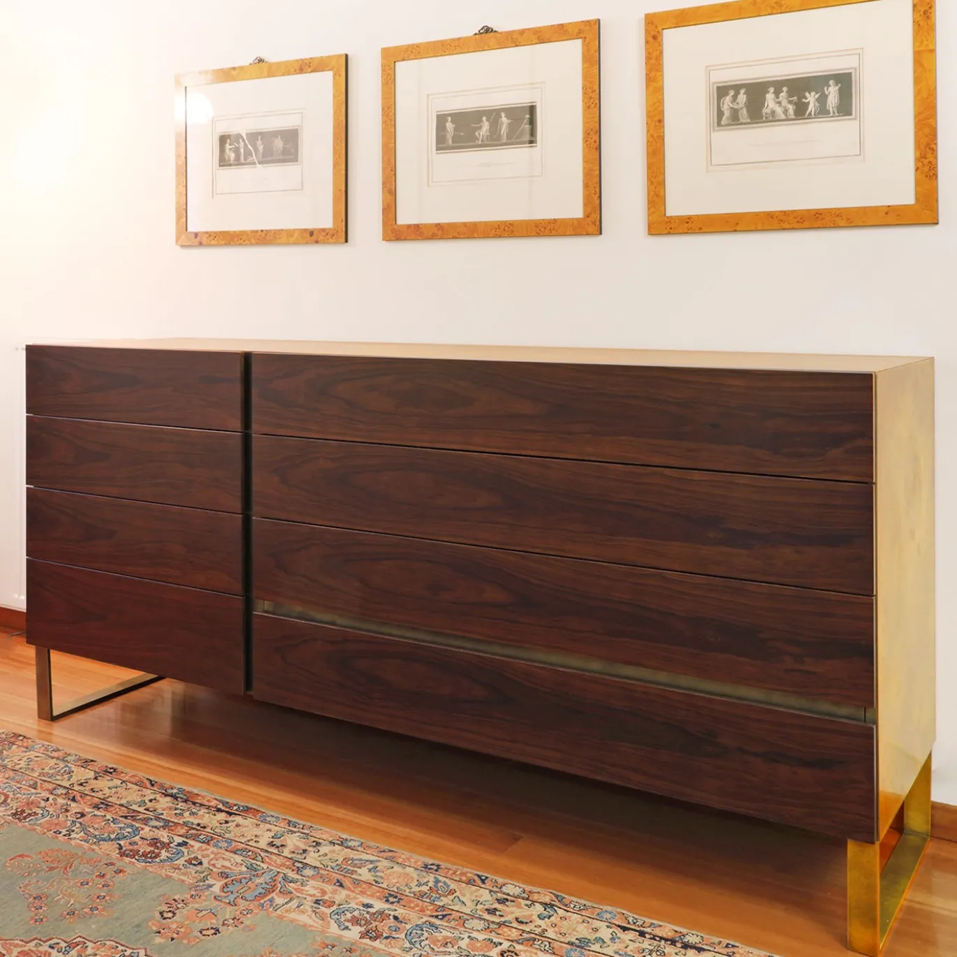 Cassettiera in oro Gold Chest di Roberto Del Dò