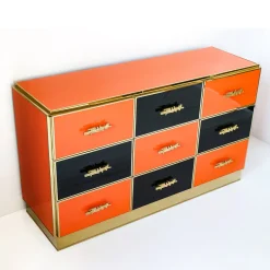 Cassettiera nera e arancione
