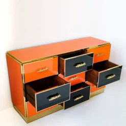 Cassettiera nera e arancione