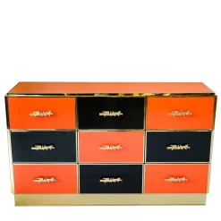 Cassettiera nera e arancione