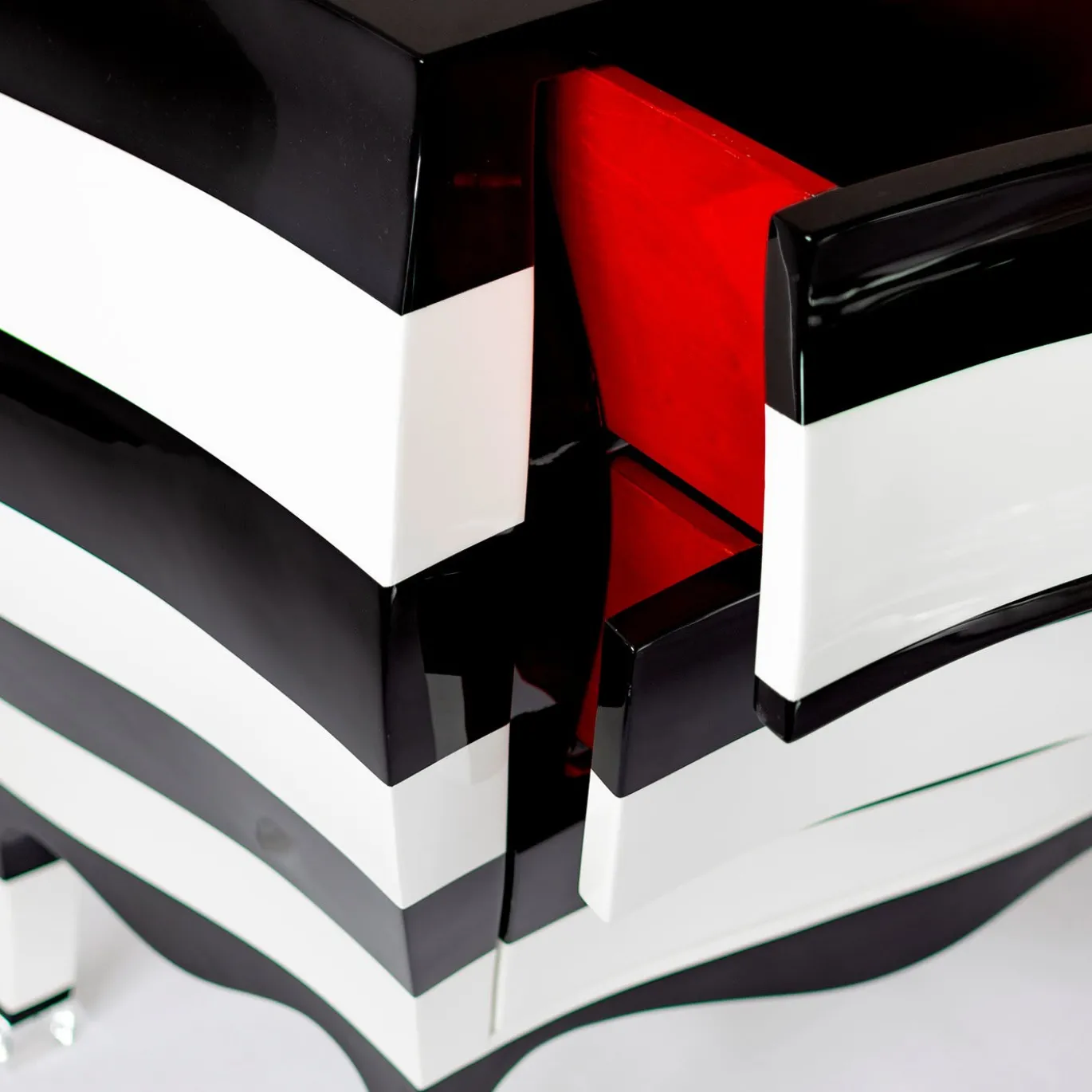 Cassettiera Zebra di Carlo Rampazzi
