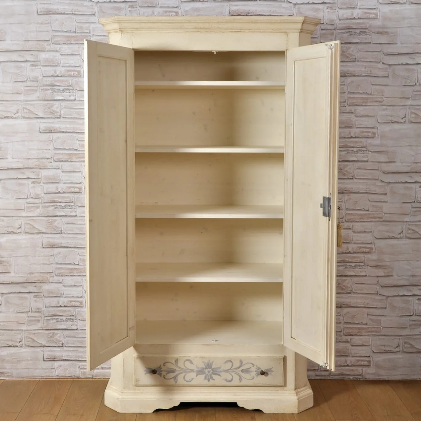 Cassettone Beige In Stile Tirolese Dipinto a Mano