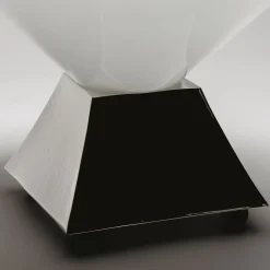 Centrotavola Alegria in ottone argentato con ciotola in vetro opalino bianco