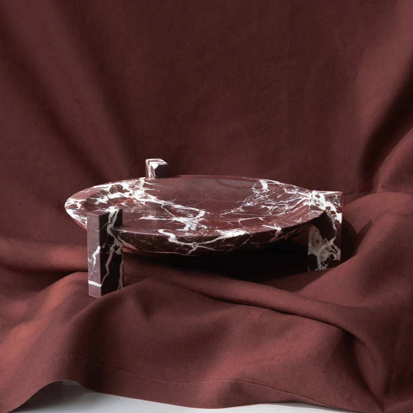 Centrotavola Block Stand basso in marmo Rosso Lepanto