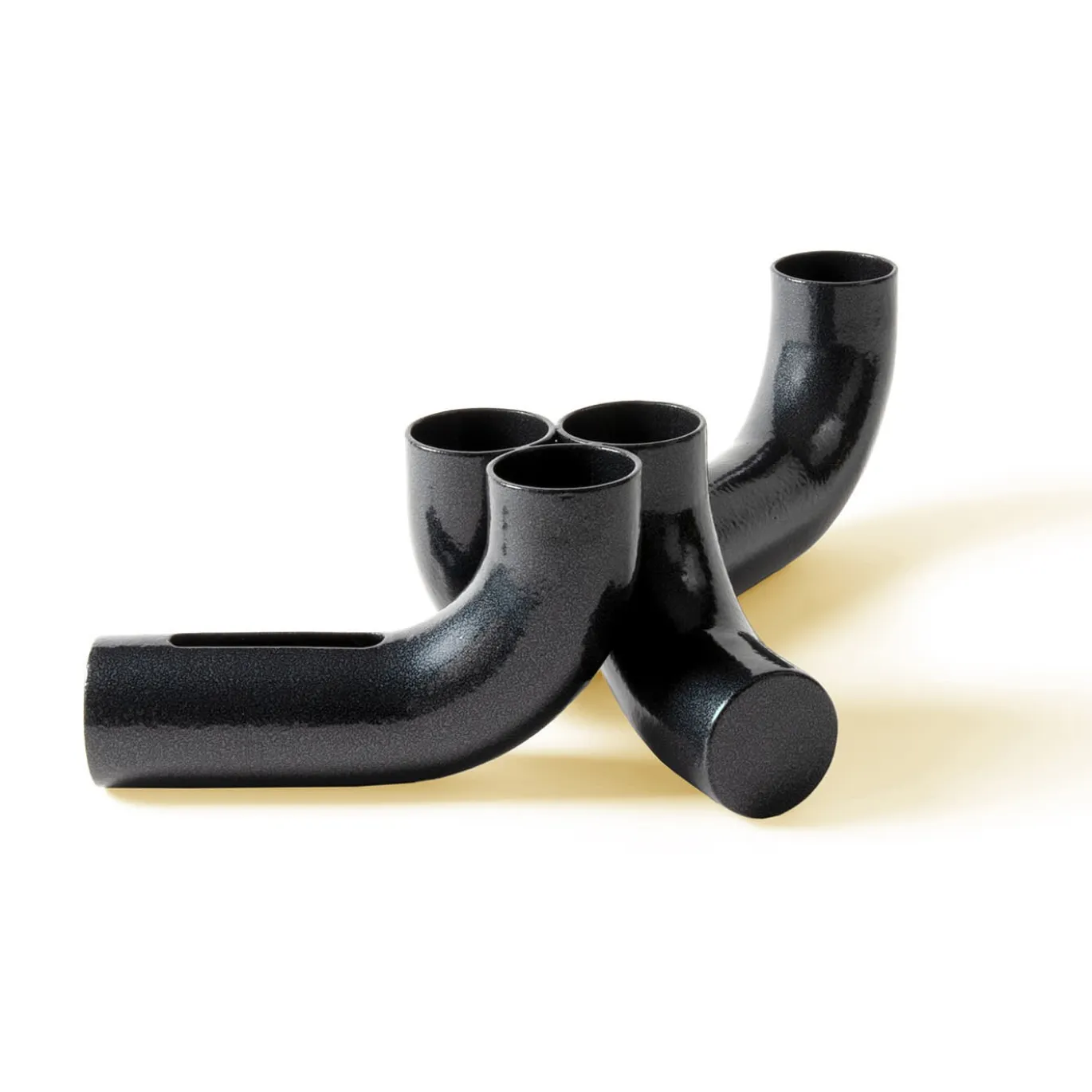 Centrotavola Impianto Black di Omar Hannachi