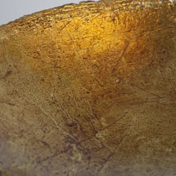 Centrotavola in ceramica bruna e foglia oro della collezione Spore