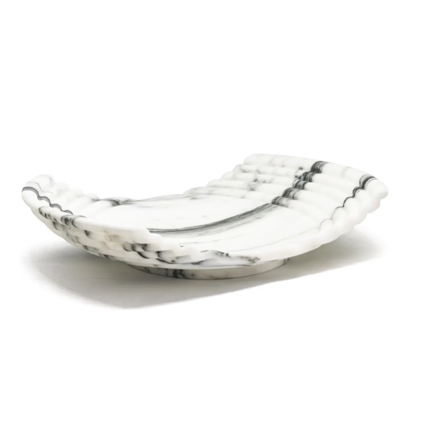 Centrotavola Onda Large in marmo Arabescato di Jacopo Simonetti