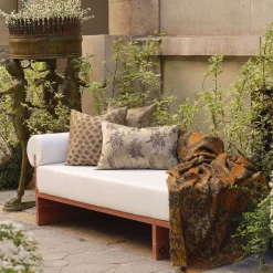 Chaise in Marmo Travertino Luna e seta Mohair di Sheree Stuart Design