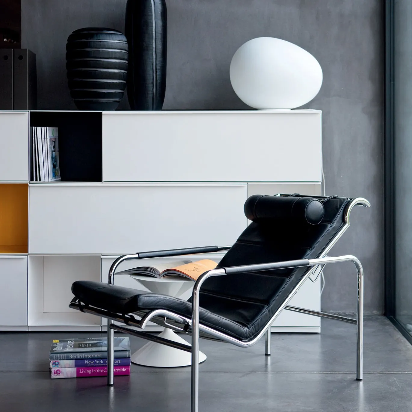 Chaise Longue Genni Nera e Cromo con Pouf di Gabriele Mucchi
