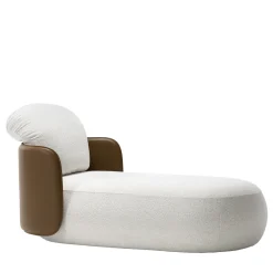 Chaise longue Mochi in cuoio marrone e tessuto bianco di Studiopepe