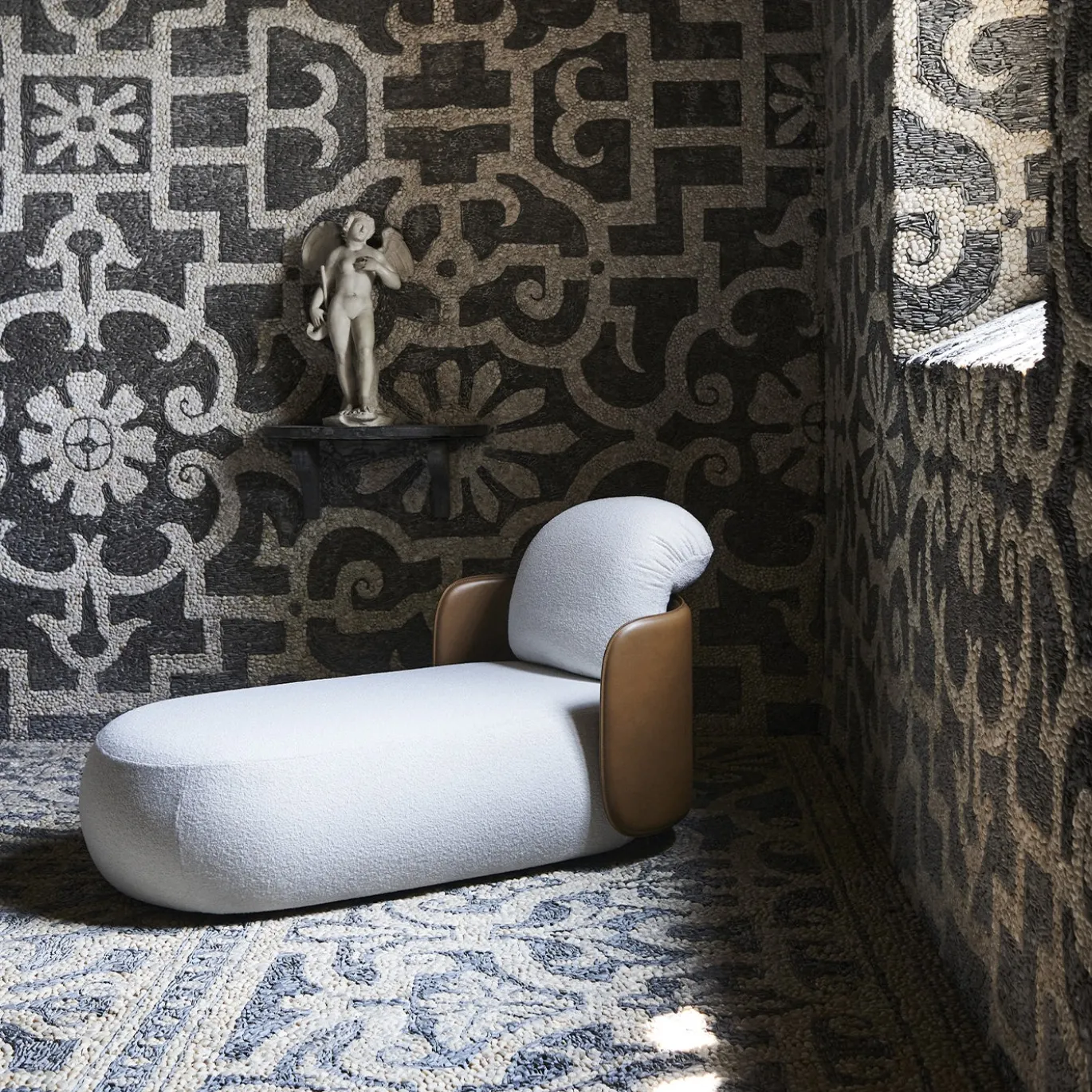 Chaise longue Mochi in cuoio marrone e tessuto bianco di Studiopepe