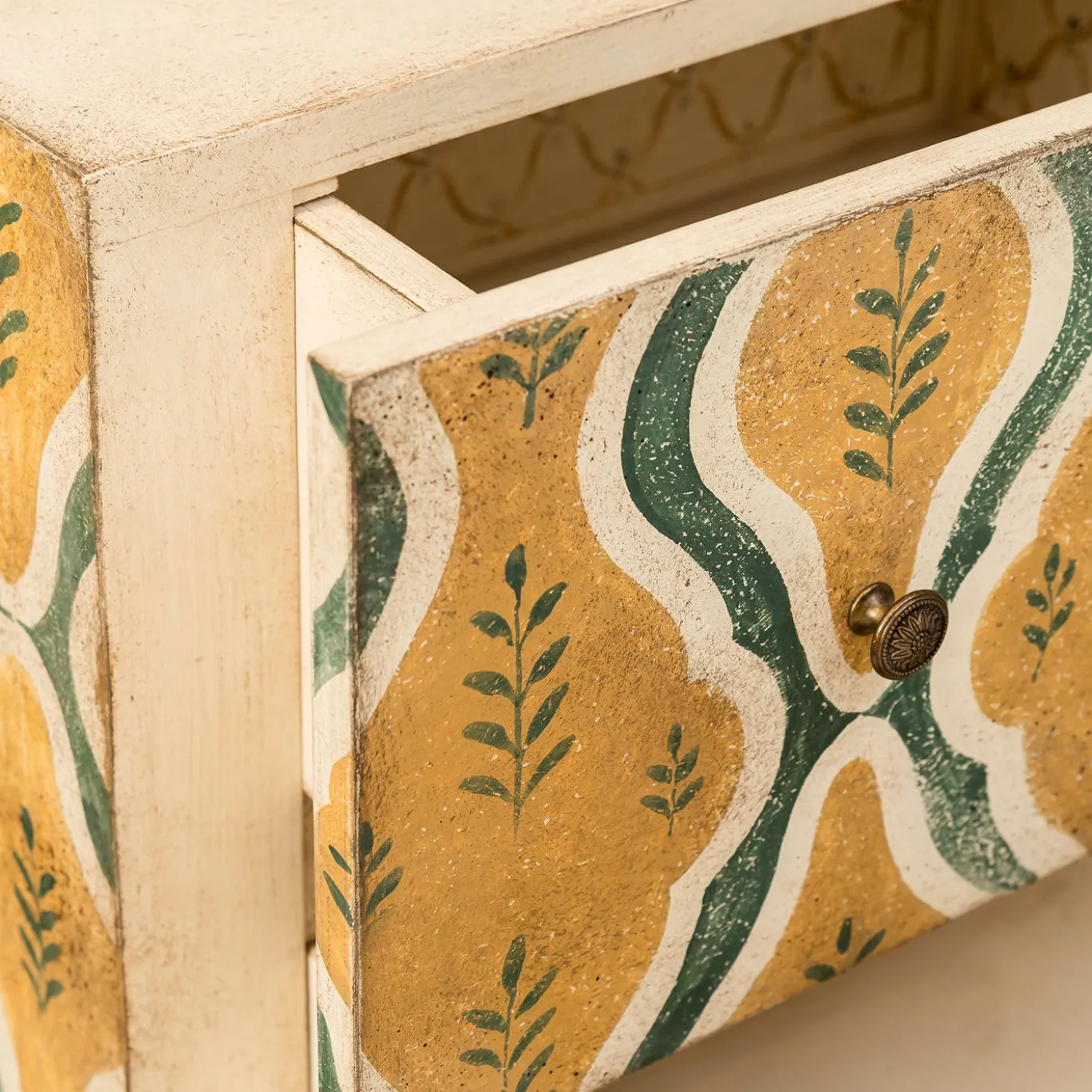 Comodino Brenta con cassetti Ocra e Motivo con foglia Verde