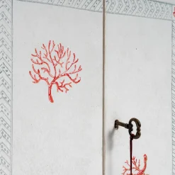 Comodino Lombardia Bamboo con motivi corallo