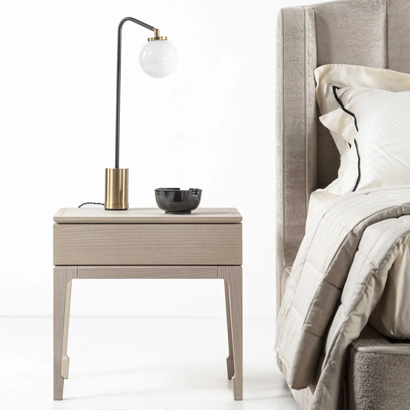 Comodino Taisha beige in legno