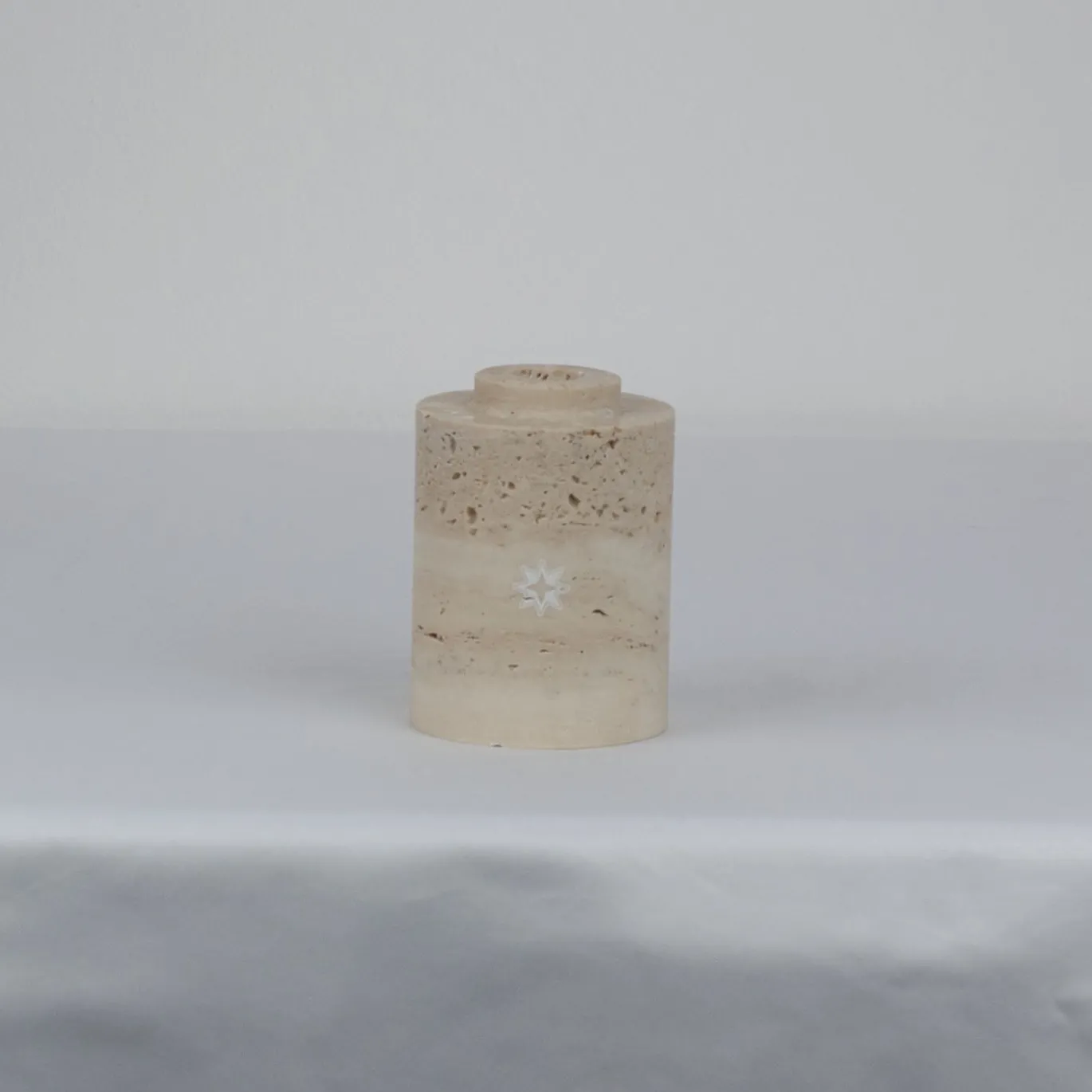 Com Portacandele in marmo travertino beige cilindrico