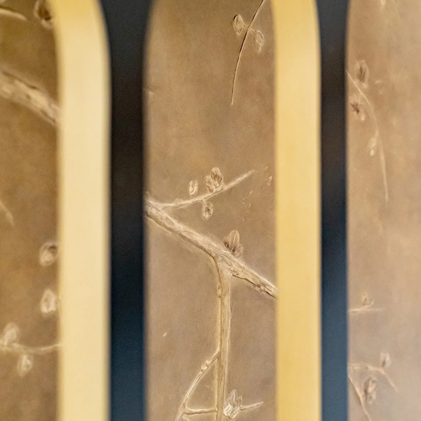 CONSOLE AD ARCO NERA E ORO