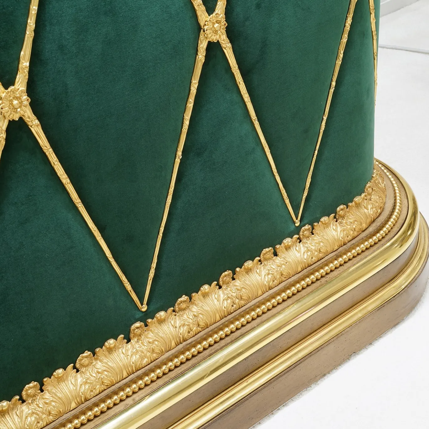 Console bar verde e oro