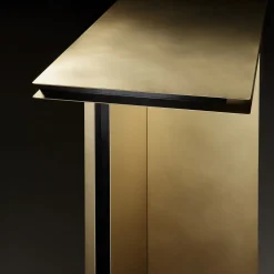 Console Folio in ottone di DRAW Studio
