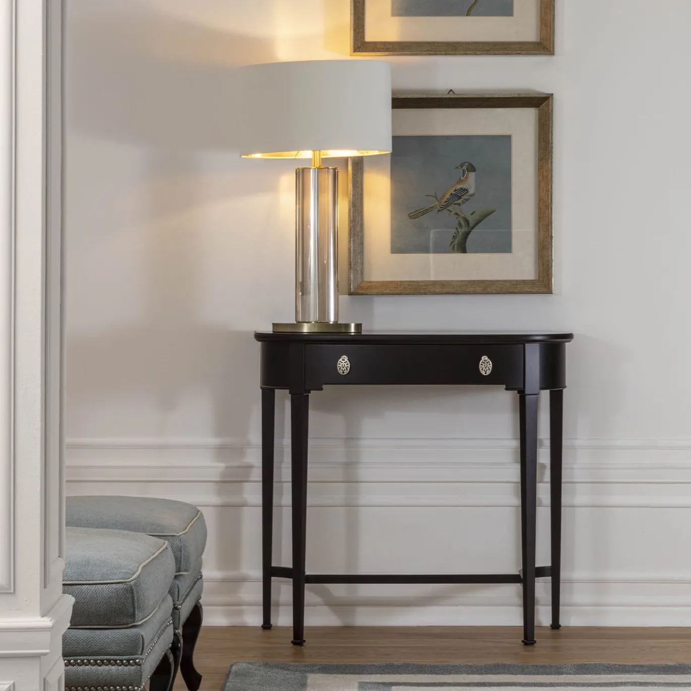 Console Tiffany Brown