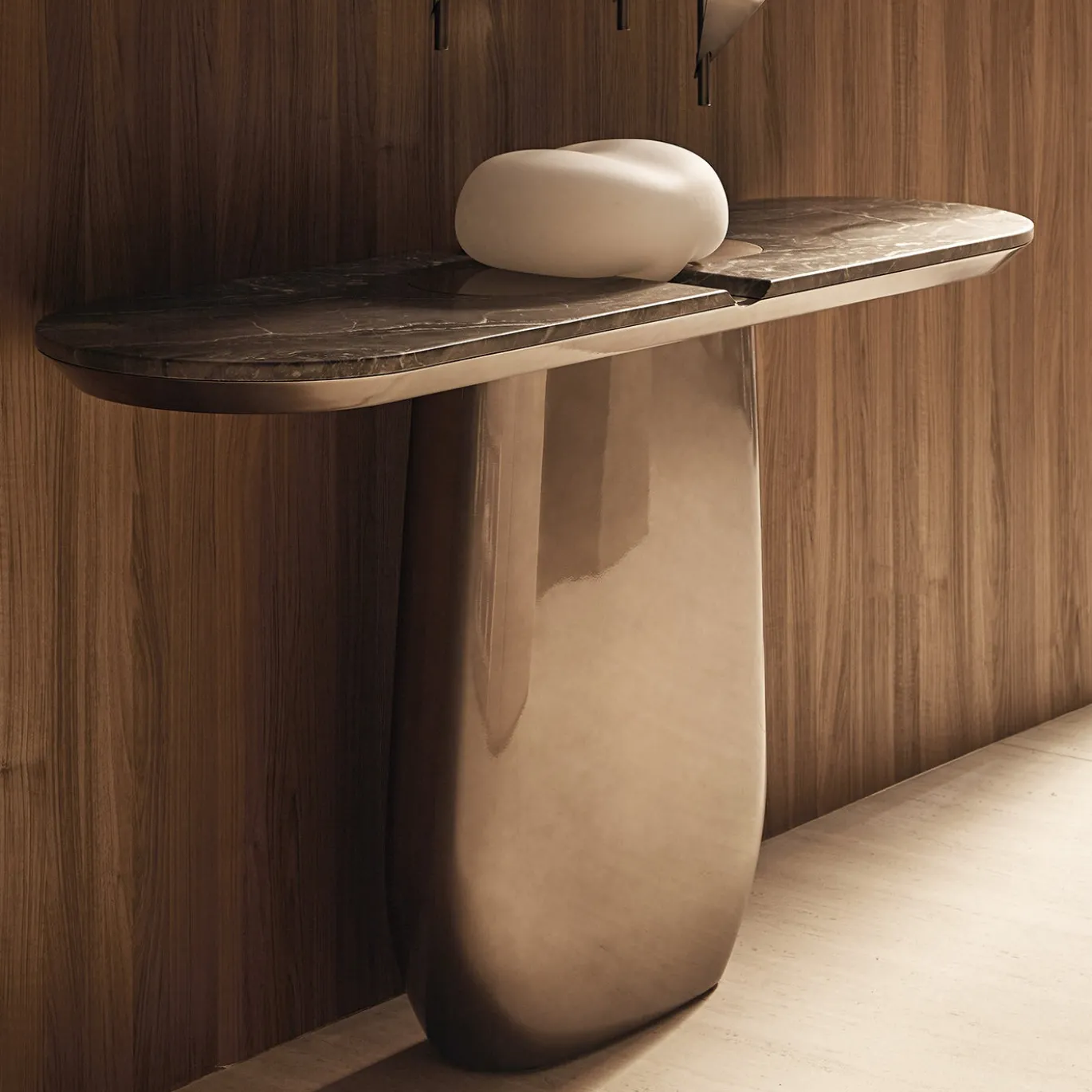 Consolle con base in legno e piano in marmo con ciotola in vetro opalino Nubia
