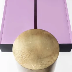 Consolle Golia in cemento e resina viola