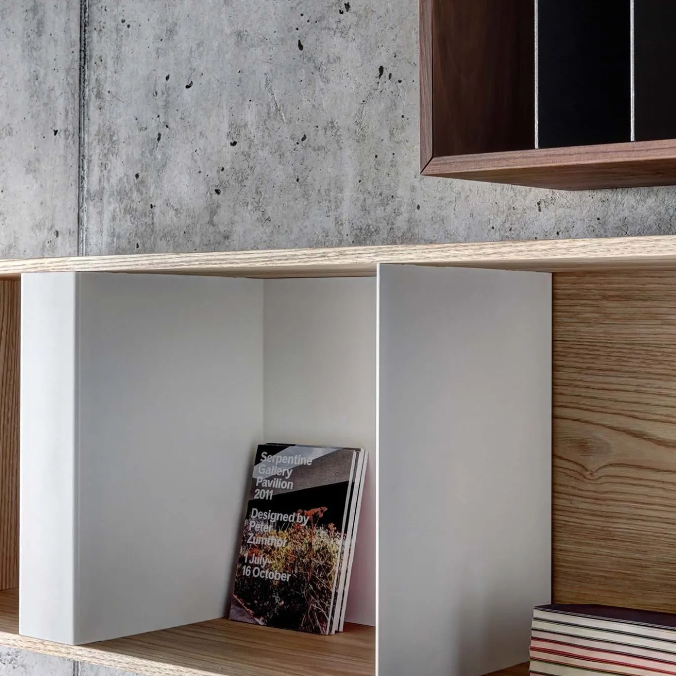 Contenitore pensile T Box Long Walnut di Act_Romegialli