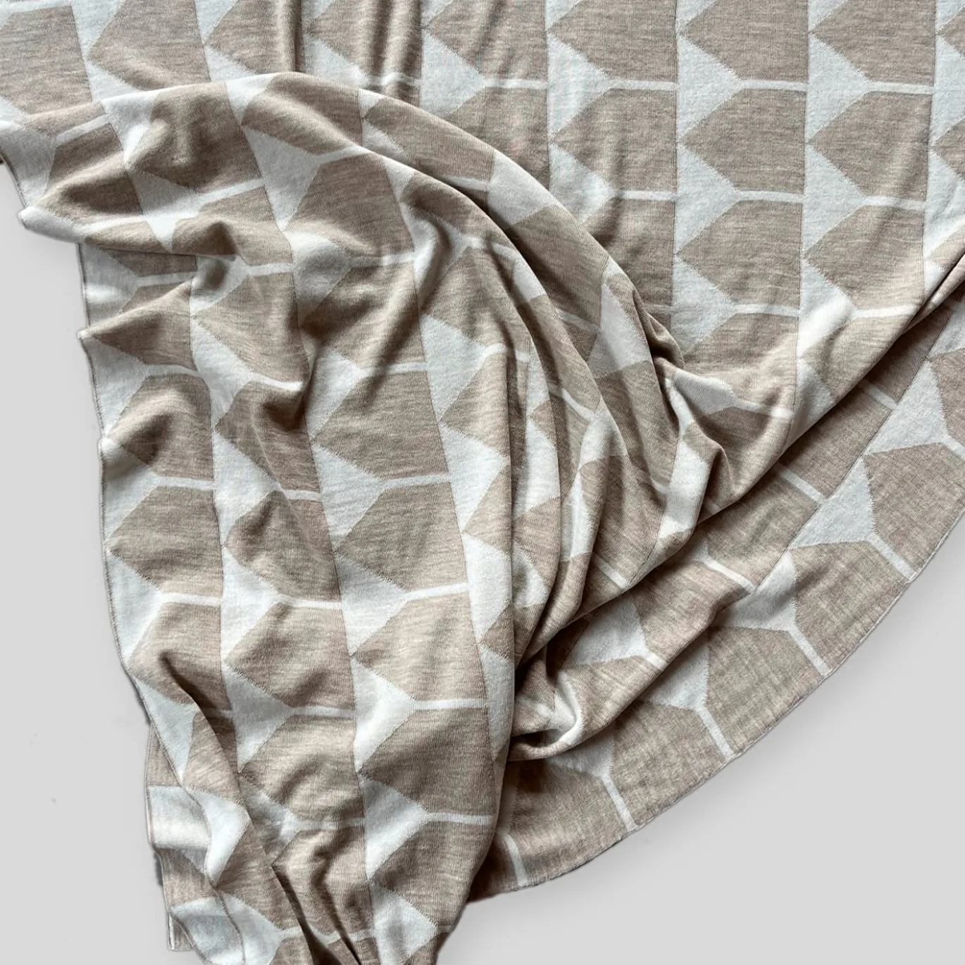 Coperta Archetipo grigio/bianco di Makeyourhome + Walter Terruso
