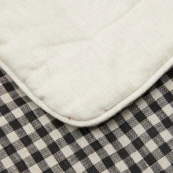 Coperta di lino a quadretti bianchi e neri con profili