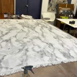 Coperta dipinta a mano grigia con frange Marmo