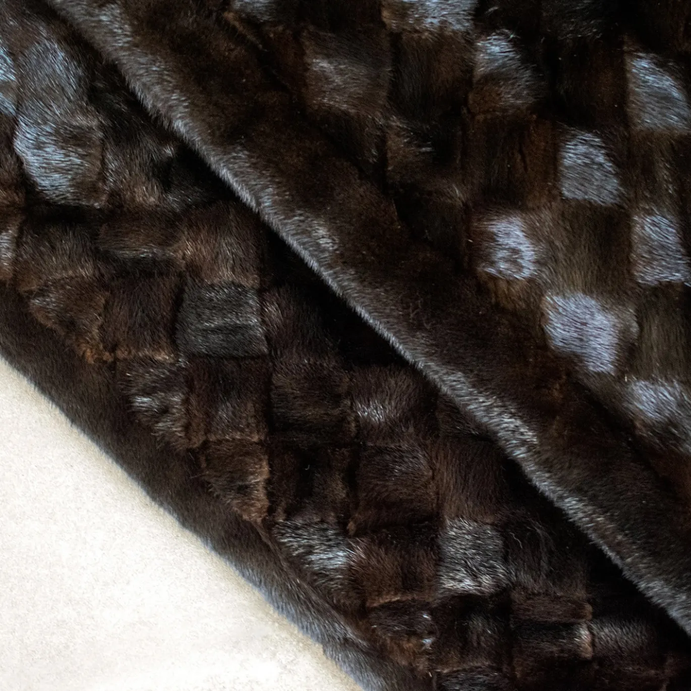 Coperta Trama in pelliccia di visone marrone scuro