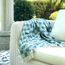 Coperta verde con frange a scacchiera