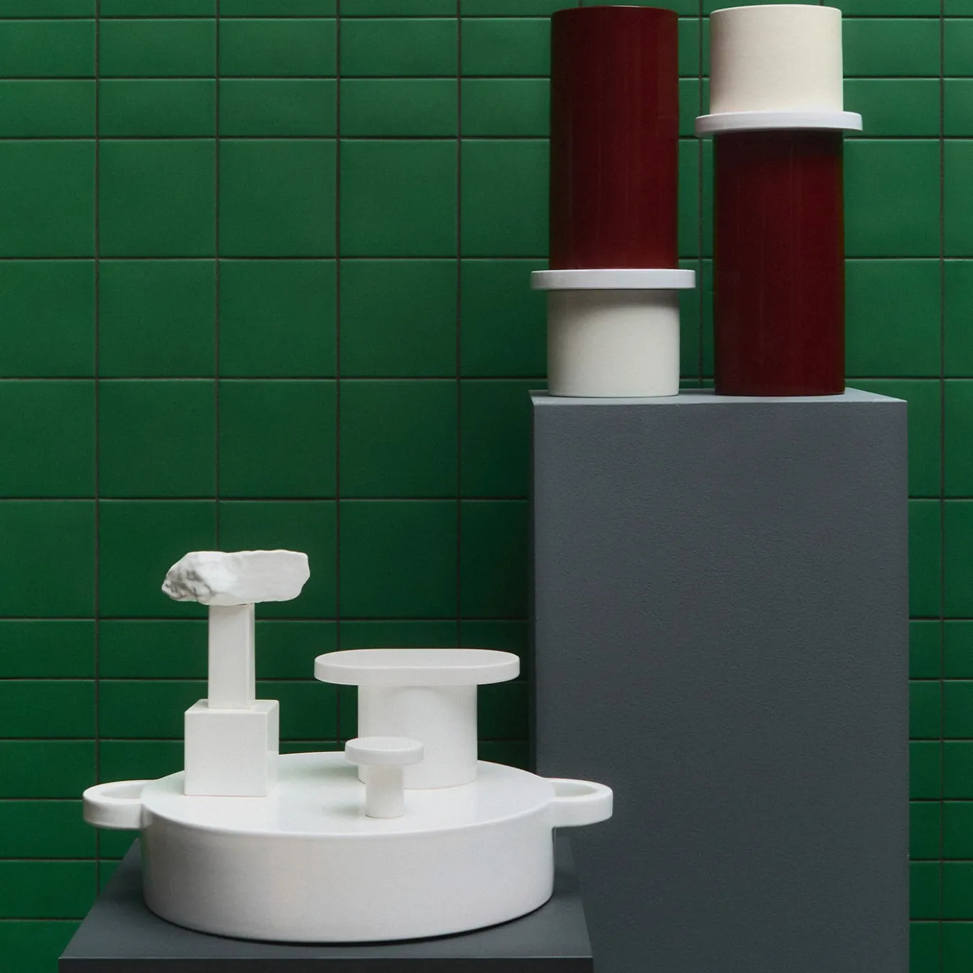 Coppie di Fatto Vasi Decorativi in Ceramica Rossa e Bianca di Nathalie Du Pasquier