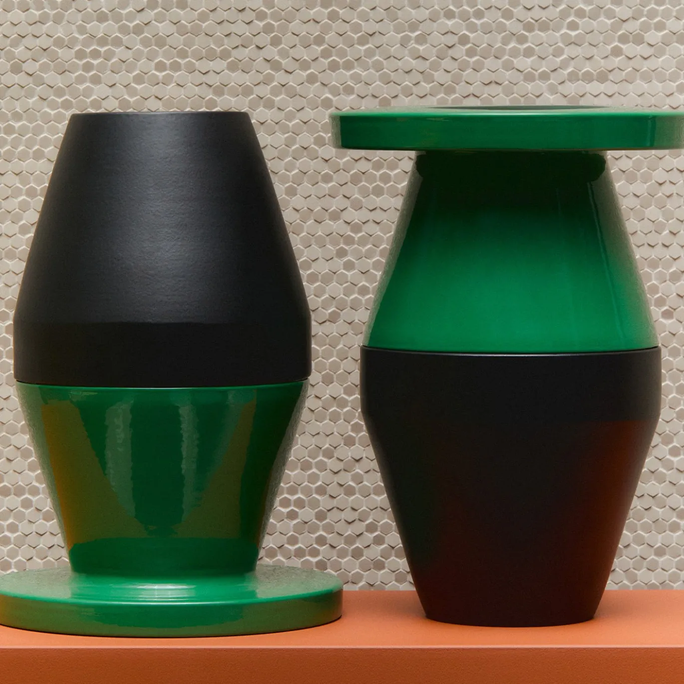 Coppie di Fatto Vasi Decorativi in Ceramica Neri e Verdi di Nathalie Du Pasquier