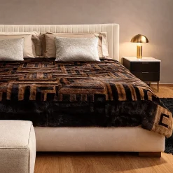 Copriletto Intarsia in pelliccia di visone nero e beige chiaro
