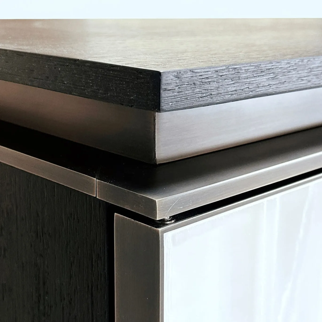 Credenza a 4 Ante After Hours in Rovere e Selenite